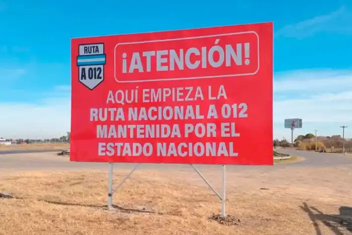 El Gobierno de Santa Fe instala carteles rojos en rutas para denunciar el abandono de la Nación