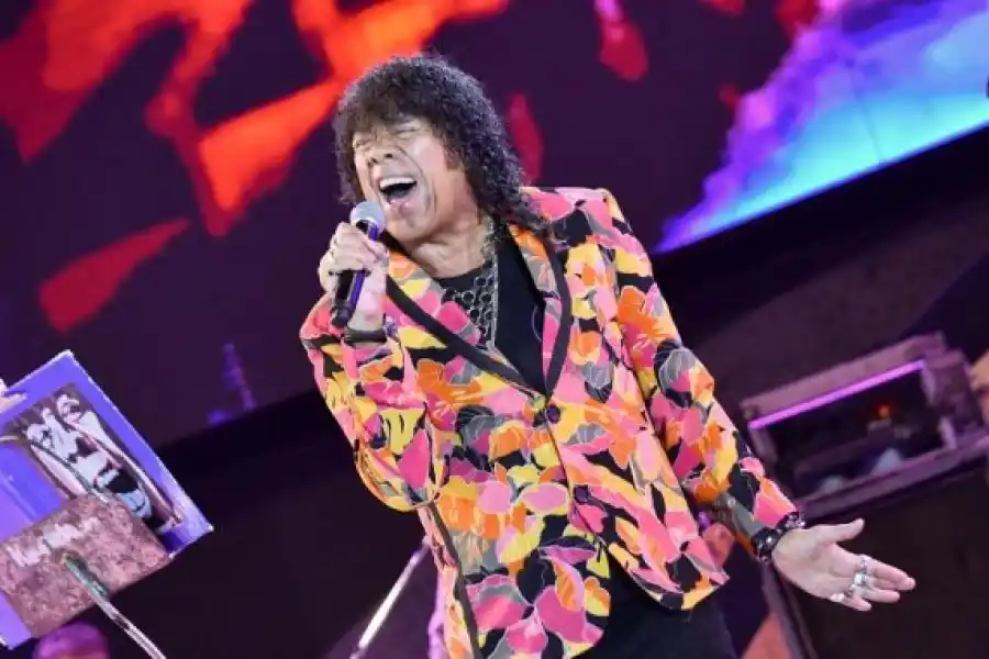 Operaron a “La Mona” Jiménez por un dolor abdominal: ¿cómo se encuentra?