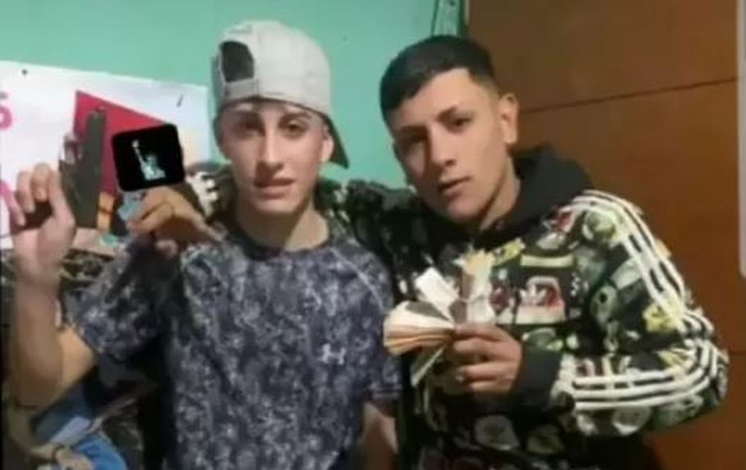 Está acusado de matar a un joven, pero sus amigos lanzaron polémicos mensajes en redes sociales para apoyarlo