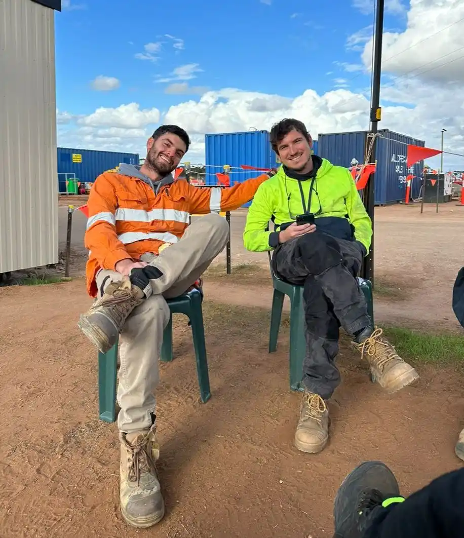 Con Ignacio Meda de Gualeguay con quien trabajamos en otra granja de paneles solares-