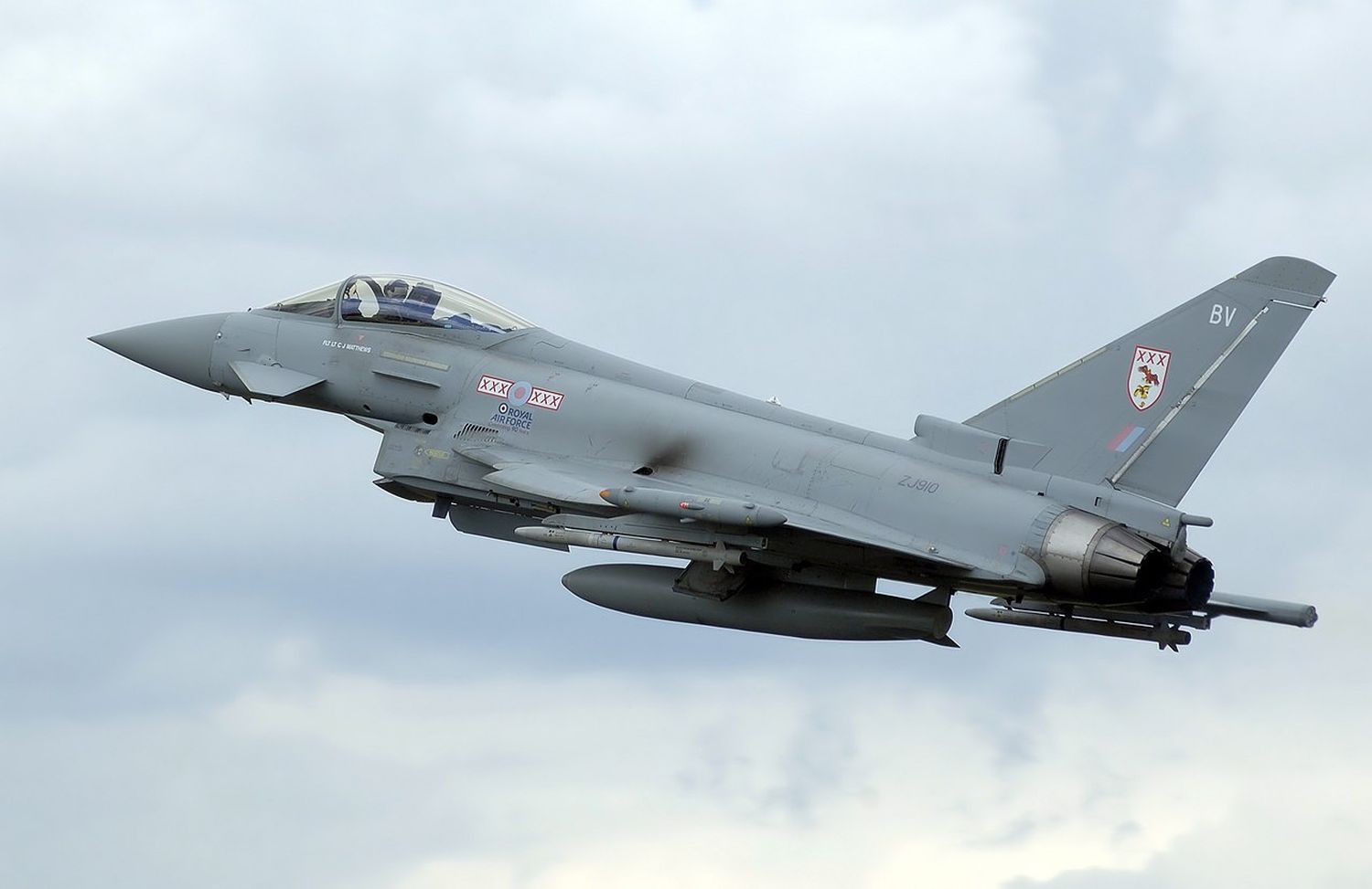 UK promises fighter jets and training for Ukrainian pilots