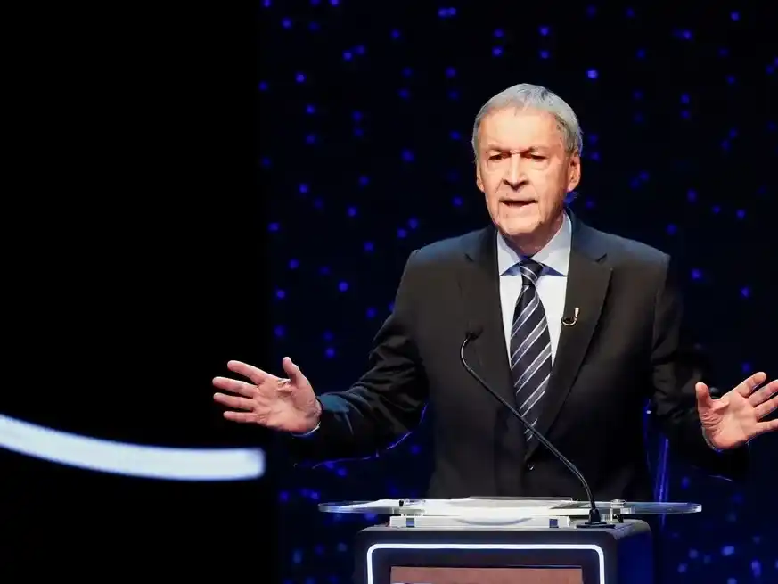 Juan Schiaretti informó sobre su cirugía cardíaca programada en la Fundación Favaloro. Crédito: Reuters.