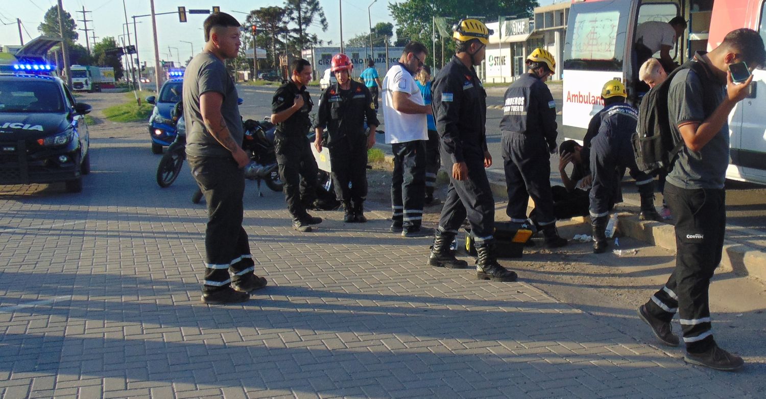 Motociclista embistió a un perro y resultó herido, en ruta 8. Crédito: Bomberos de Venado Tuerto.