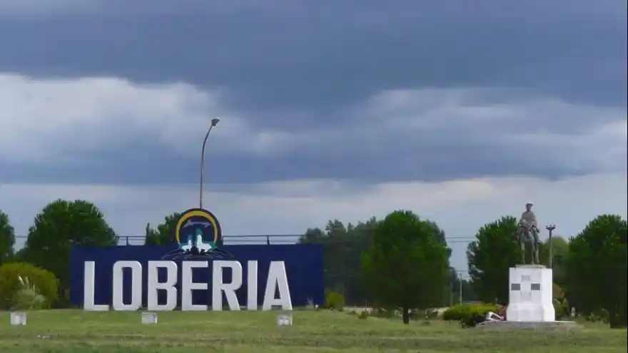 Quisieron secuestrar el vehículo, aceleró y lastimó un efectivo de seguridad.