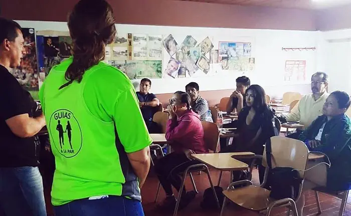 Encuentro para aprender a guiar a personas con disminución visual