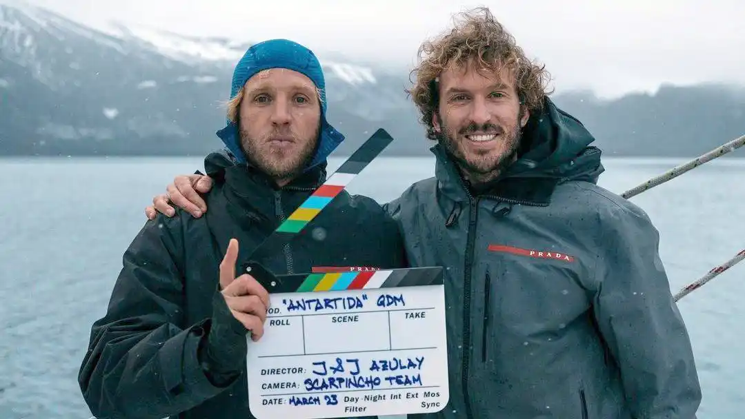 Joaquín y Julián Azulay durante la expedición que dio origen al documental Antártida, dominio uno