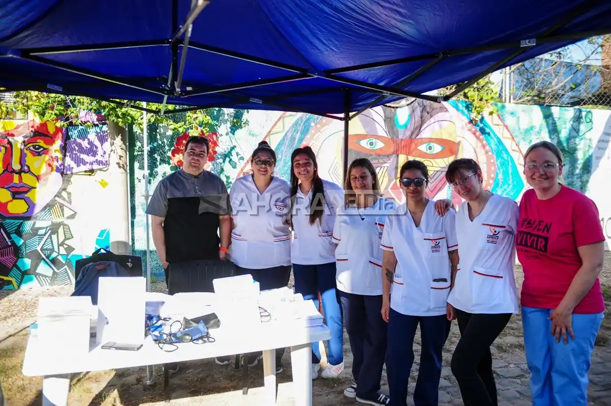 Con un homenaje y valoración a los enfermeros, se realizó una nueva edición del Paseo Alem