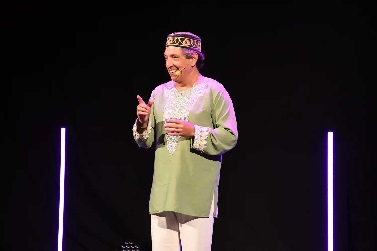 FloriGonal desató una noche de risas en el Teatro Municipal Brazzola