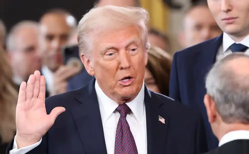 Por primera vez en décadas, la investidura se celebró en el interior del edificio.