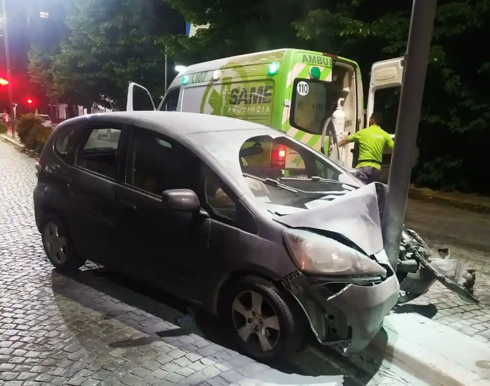 Tres jóvenes y una bebé fueron hospitalizadas tras un accidente