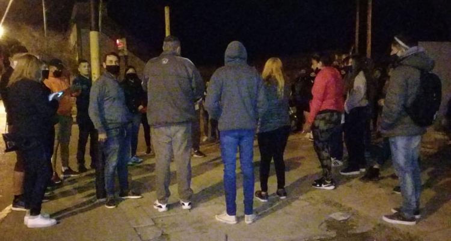 Policías locales adhirieron al reclamo provincial y realizaron una caravana por las calles de San Pedro