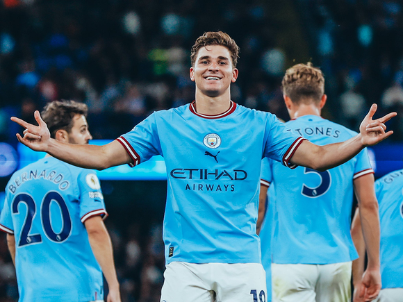 Doblete de Julián Álvarez en la goleada del City