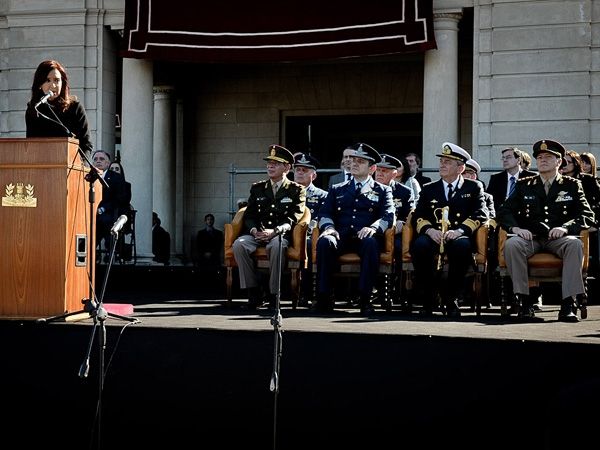 Milani: Cristina postergó el tratamiento de pliegos de jefes de las Fuerzas Armadas