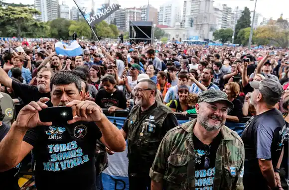 Empieza la vigilia por el 2 de abril en Rosario, en el Monumento a los Caídos en Malvinas