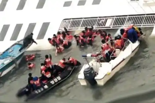 En pleno naufragio: "Puede ser la última oportunidad para decirte que te amo"