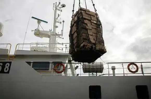 Comercio exterior: suben las exportaciones, bajan las importaciones y hay superávit