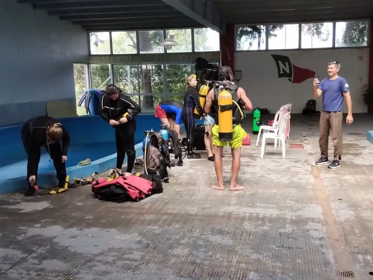 Finalizó capacitación de rescate acuático y buceo