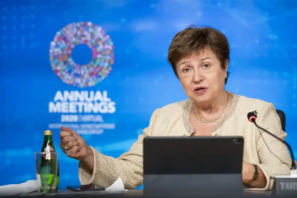 La directora del FMI advirtió que el país “enfrenta desafíos muy dramáticos”