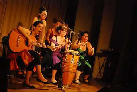 Ciertas Petunias: El mágico y maravilloso arte de hacer reír