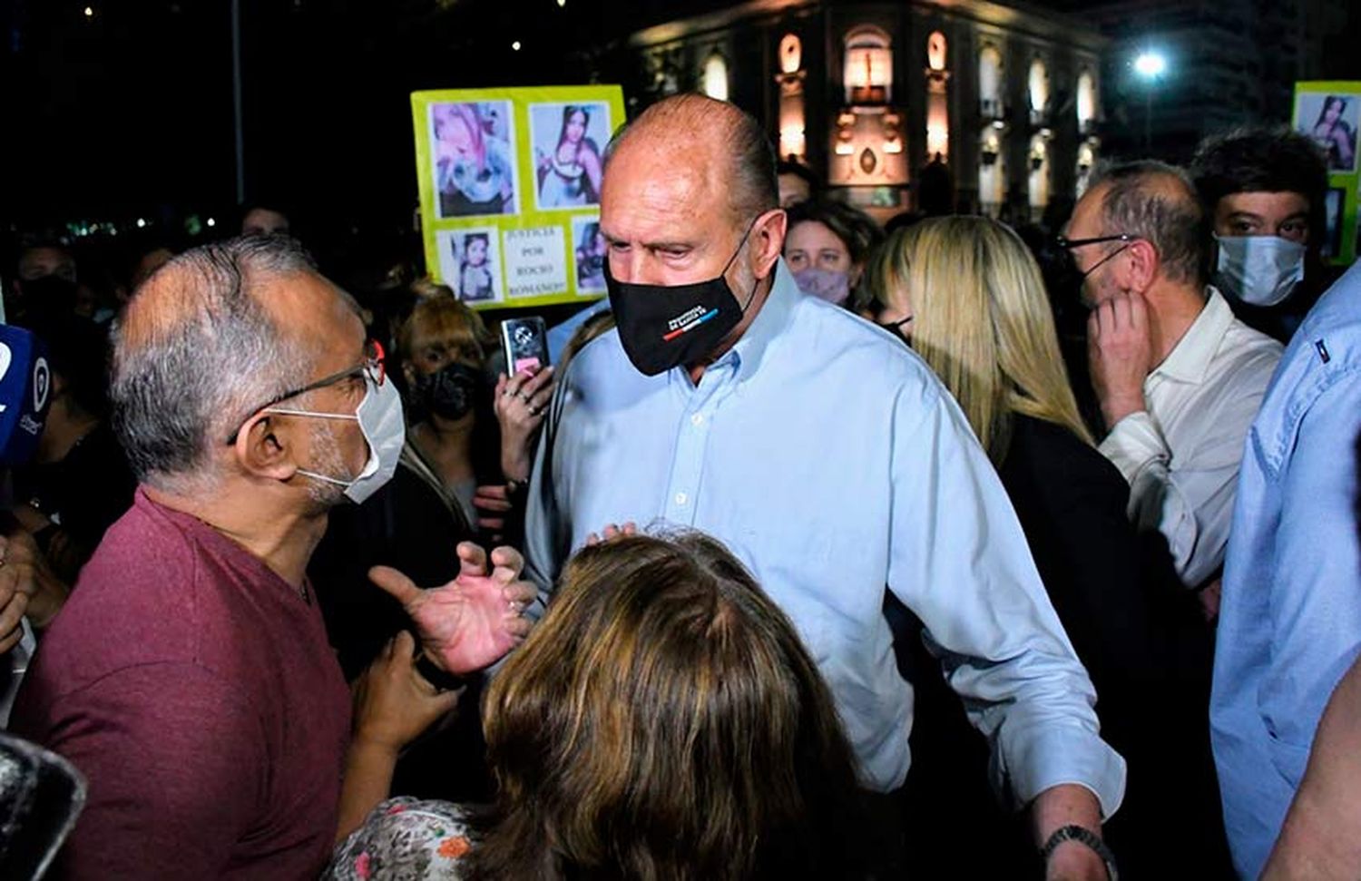Perotti y Javkin fueron a la marcha en el Monumento pero se tuvieron que ir tras ser repudiados por los manifestantes