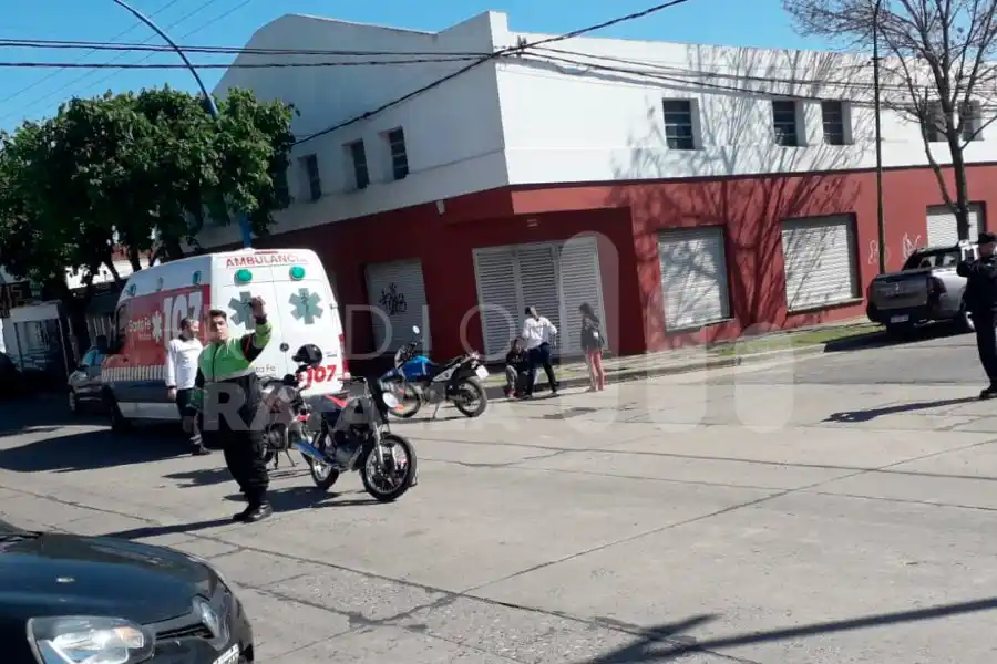 Una camioneta chocó a un motociclista que terminó con diversas lesiones