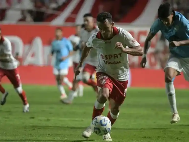 Lucas Gamba, una de las cartas de gol del Tatengue.Foto:Manuel Fabatía