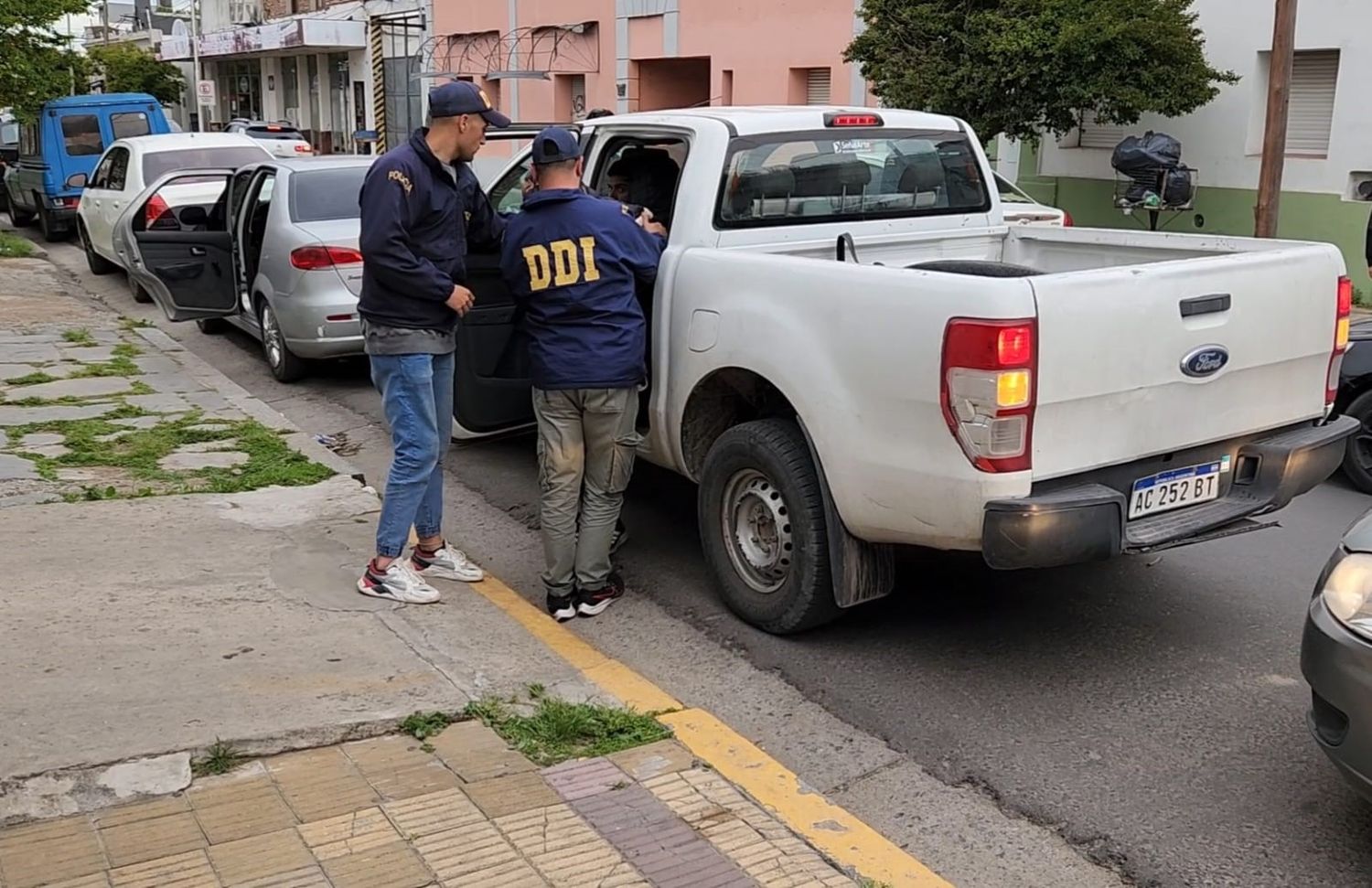 Los cuatro acusados del violento atraco del 21 de junio fueron trasladados a Azul.