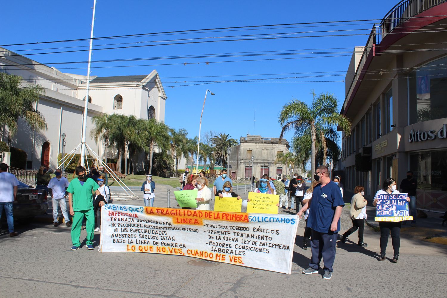 Enfermeros se movilizaron por sus derechos