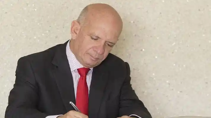 ¡El SUPERAGENTE 86 SE QUEDÓ LOCO! Por estos motivos detuvieron a la niñera de los hijos de El Pollo Carvajal