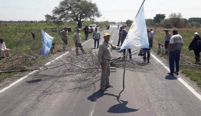 Pequeños productores liberan la traza de la ruta nacional 86 luego de un acuerdo