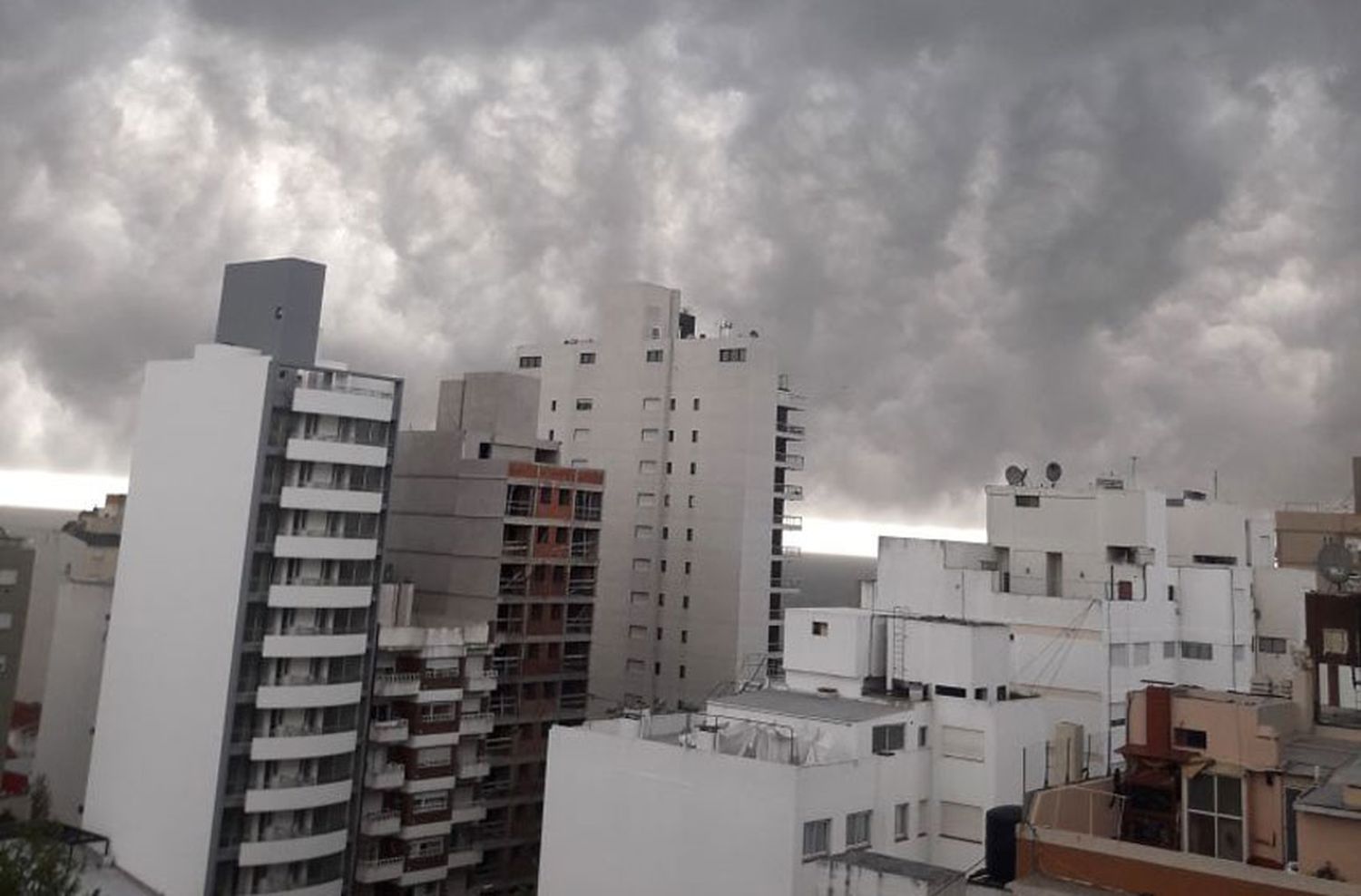 Alerta meteorológico en la ciudad con fuertes lluvias