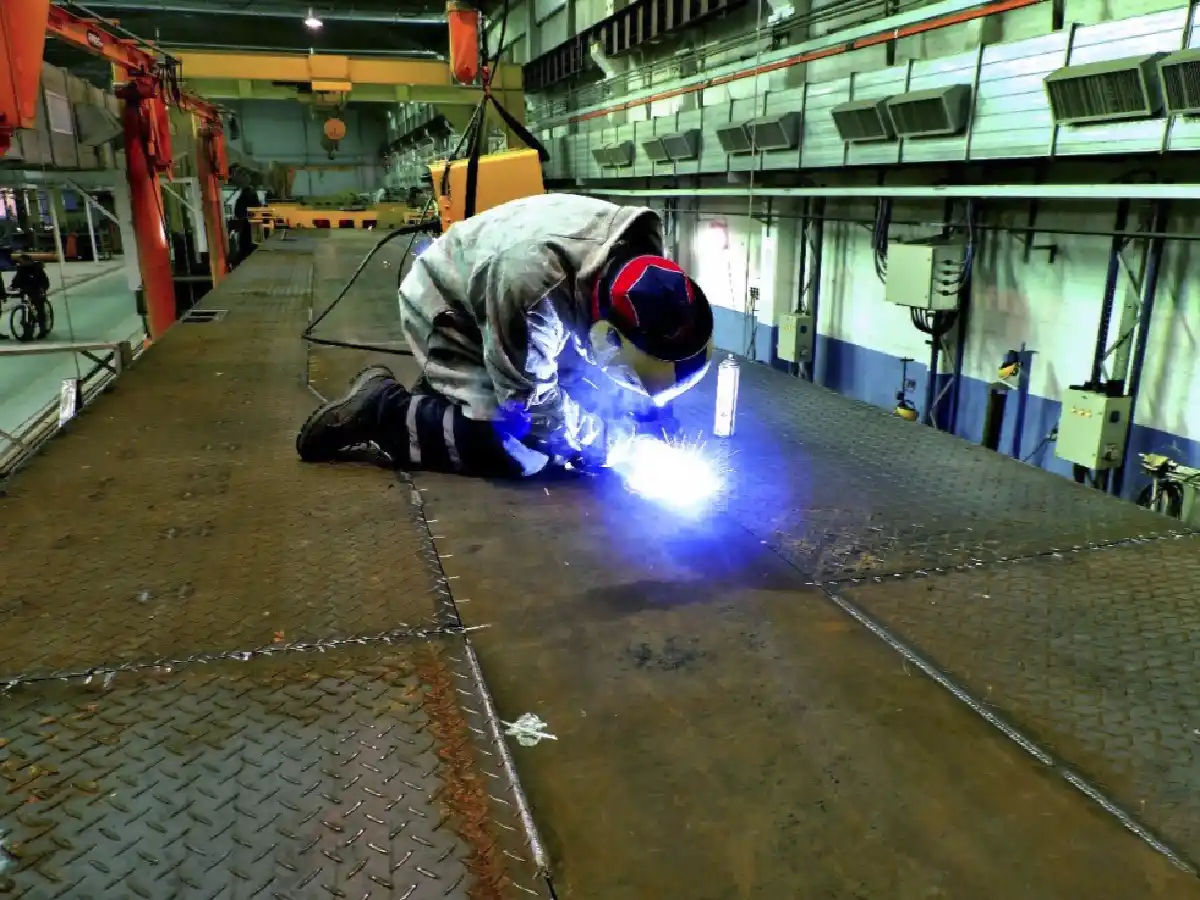 La producción industrial tuvo en febrero el nivel más alto de los últimos cuatro años