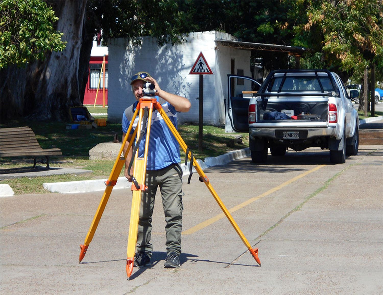 Equipos técnicos realizan mediciones topográficas en distintas localidades