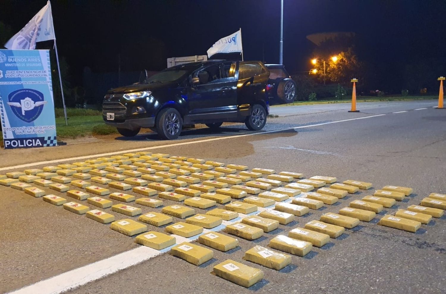 Se secuestró 100 kilos de marihuana en la Autovía 2