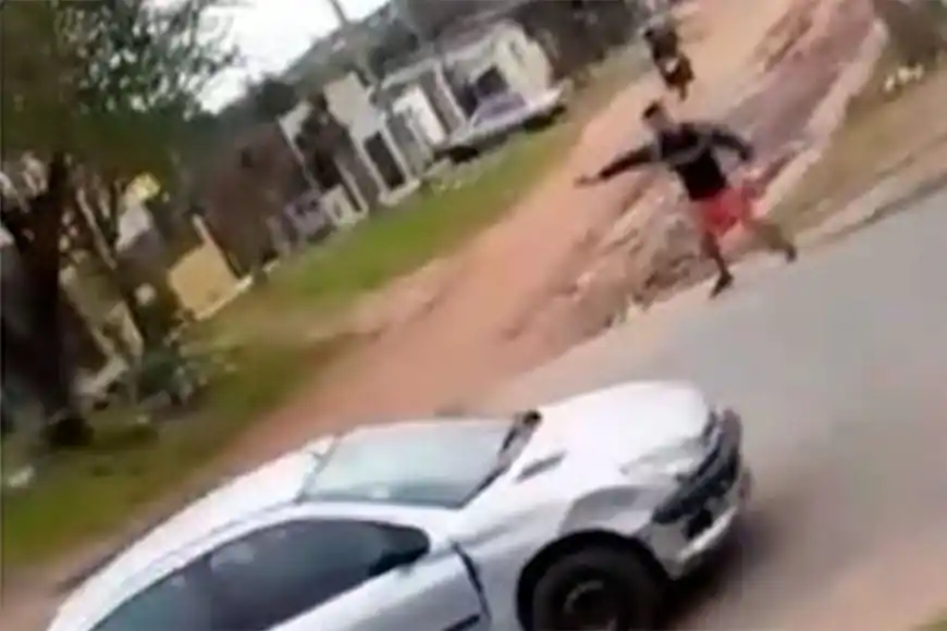 A los tiros en plena calle: dos bandas se enfrentaron en una transitada avenida de Entre Ríos