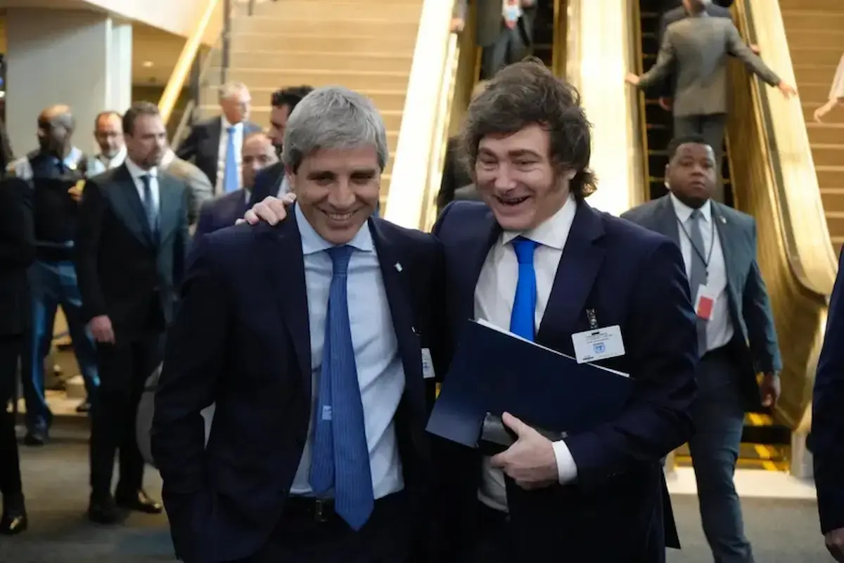 Caputo enojado con las empresas por no agradecer la reforma laboral que impulsan en el Congreso.