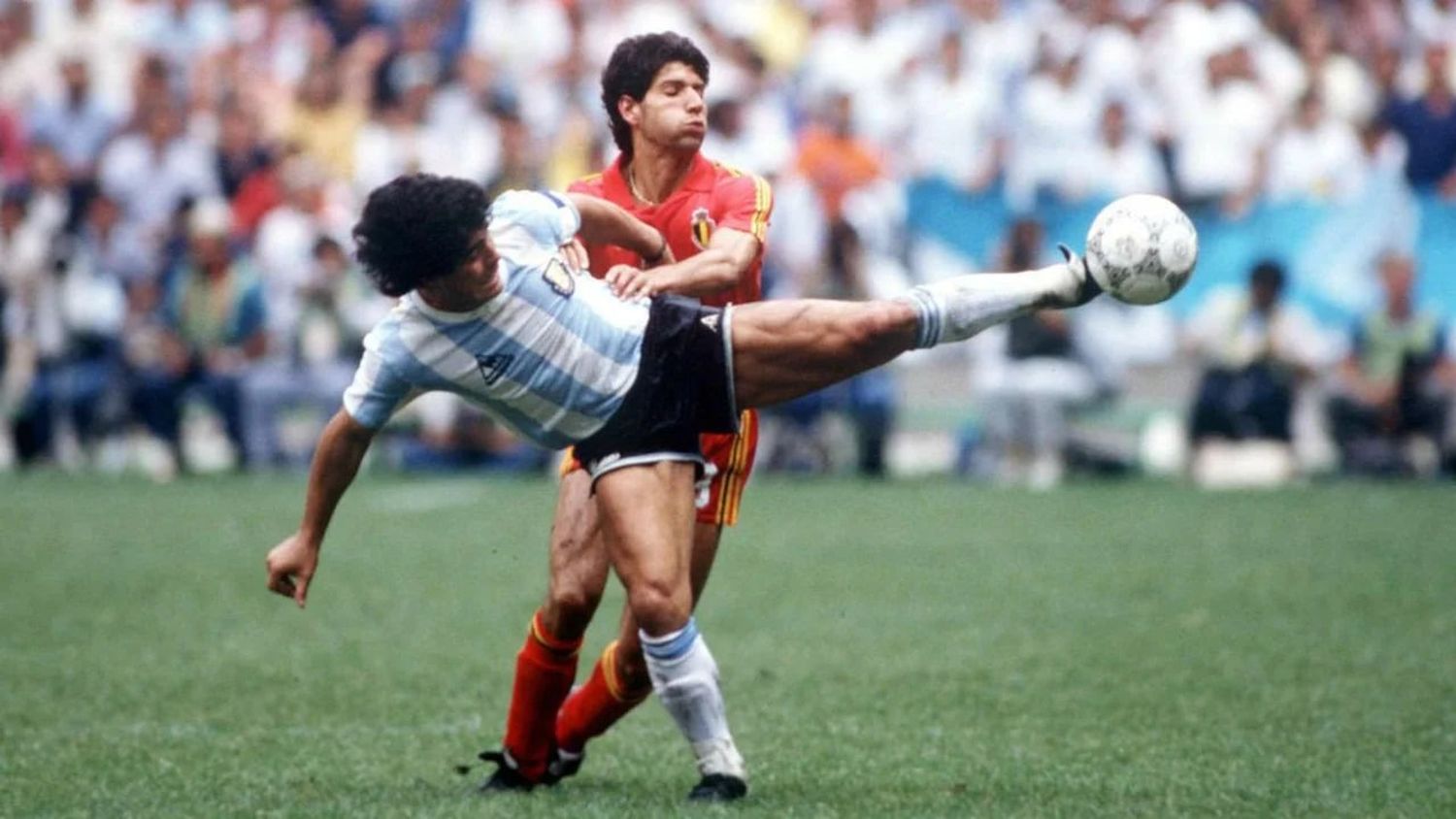 Maradona, el zurdo más famoso de la historia