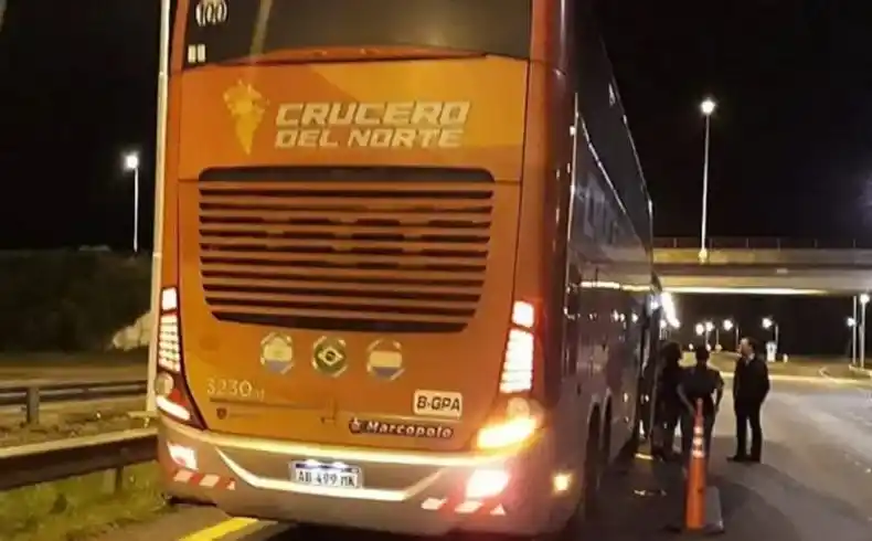 Un adolescente se masturbó frente a niñas en un colectivo en Entre Ríos