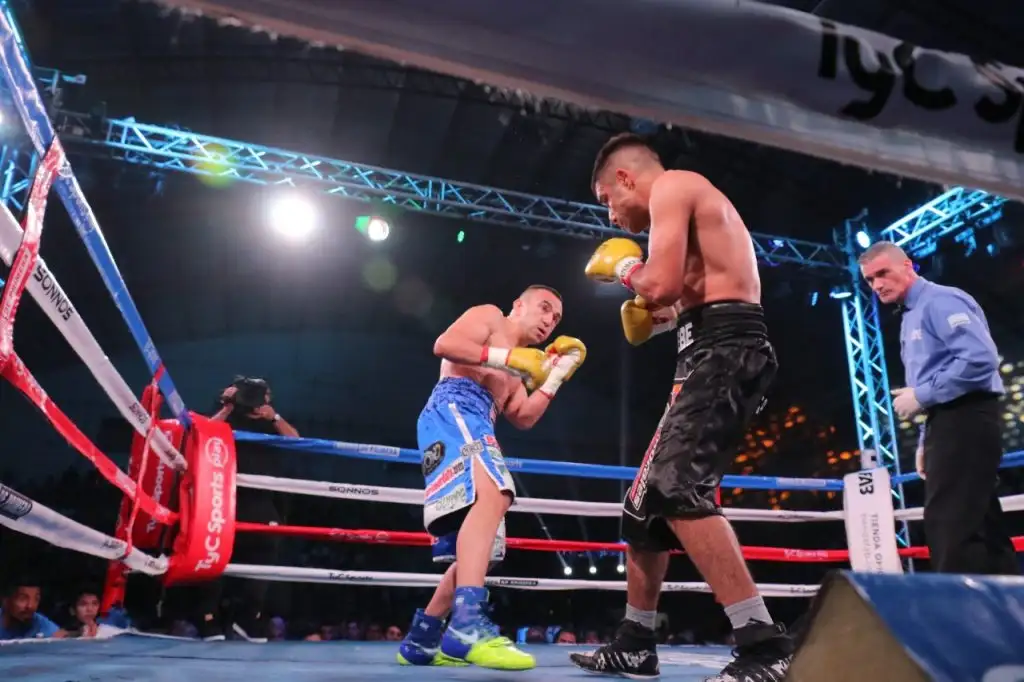 Narváez conquistó el título latino de peso gallo