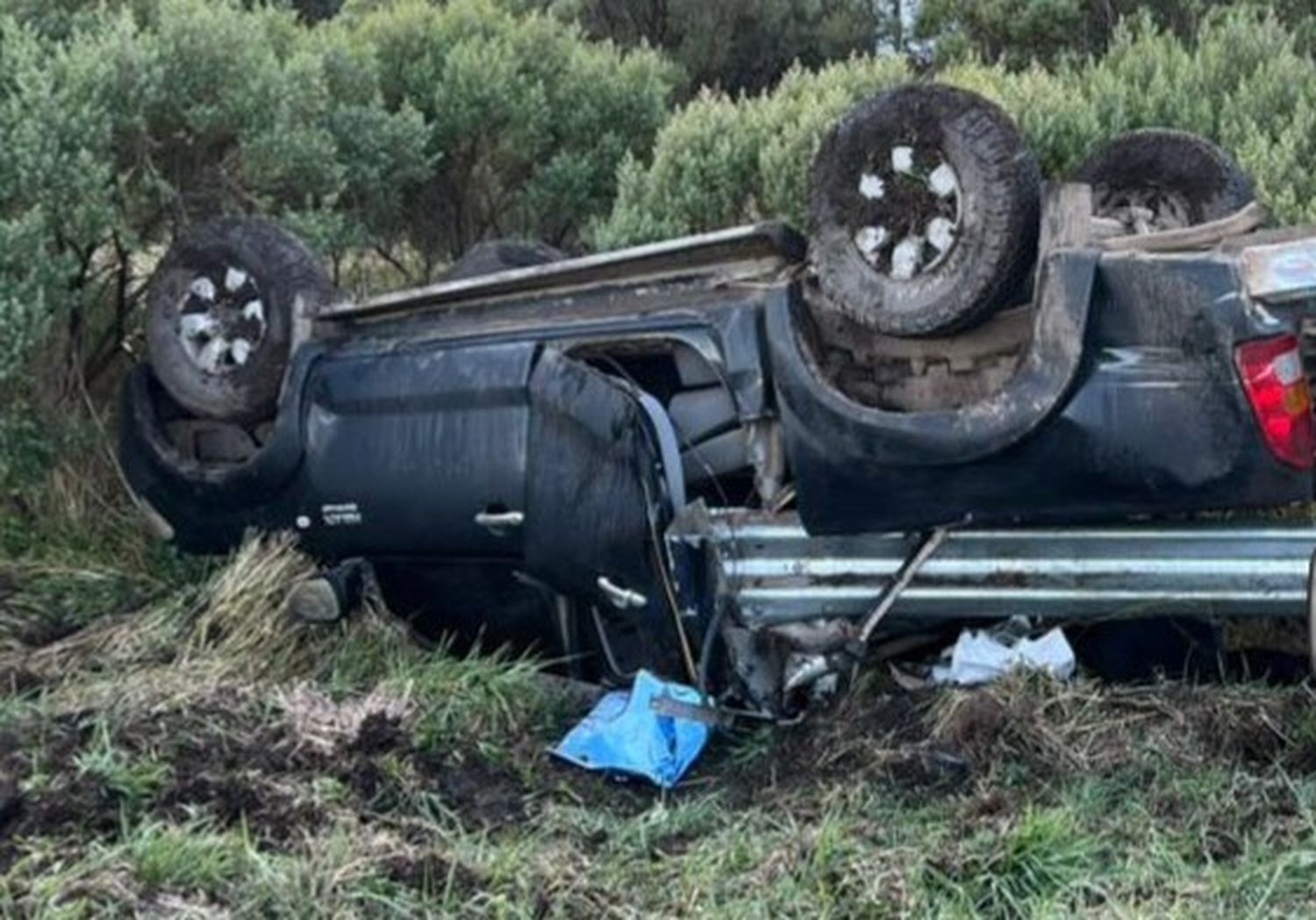 Volcó una camioneta en la ruta 227