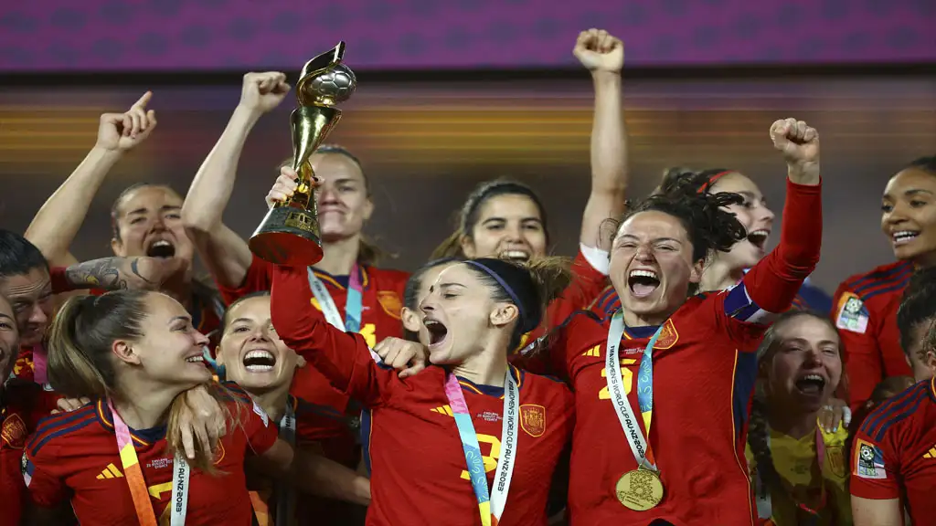 Las españolas celebran la obtención del título