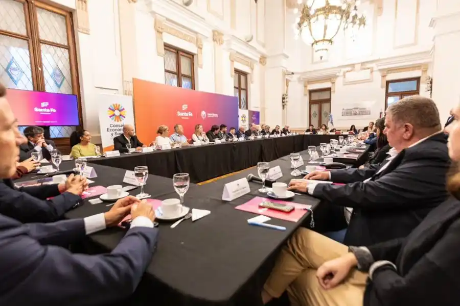 El gobernador Pullaro encabezó la reunión del Consejo Econonómico y Social
