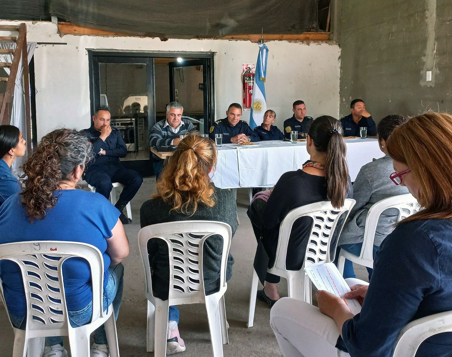 Reunión sobre seguridad y eventos en el Sexto Distrito