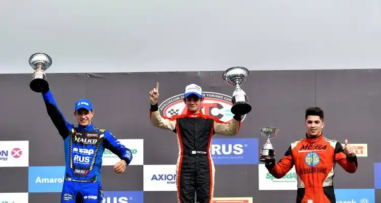 Tras varios disgustos, Iglesias volvió al podio y pelea el campeonato