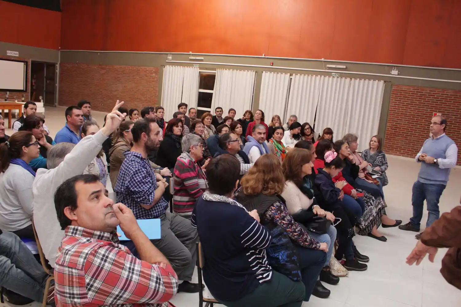 Veredas, cámaras y rejas para los vecinos de la zona del Hospital