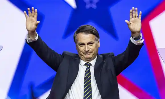 Bolsonaro dice que volverá a Brasil para hacer política