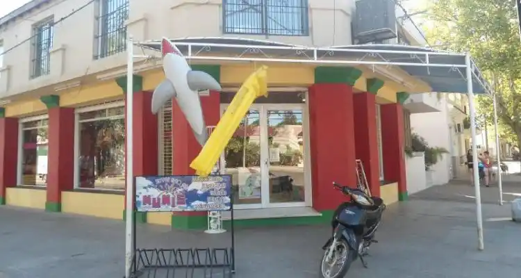 Robaron colchones inflables y los detuvieron