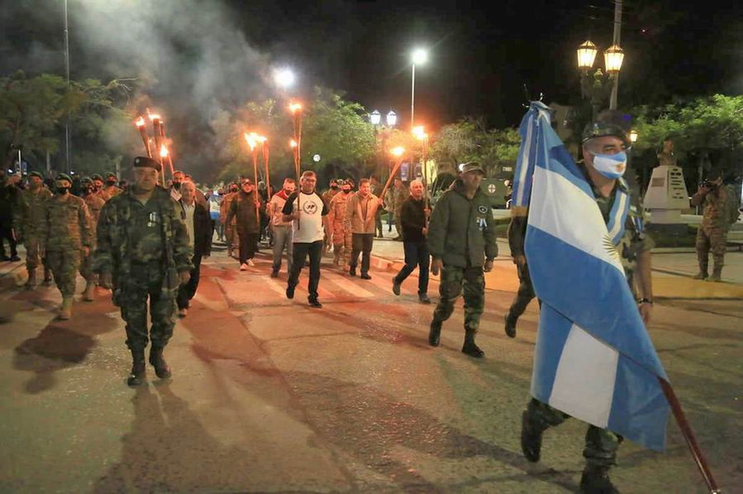 Marcha con antorchas y la tradicional vigilia 
para homenajear a los héroes de Malvinas