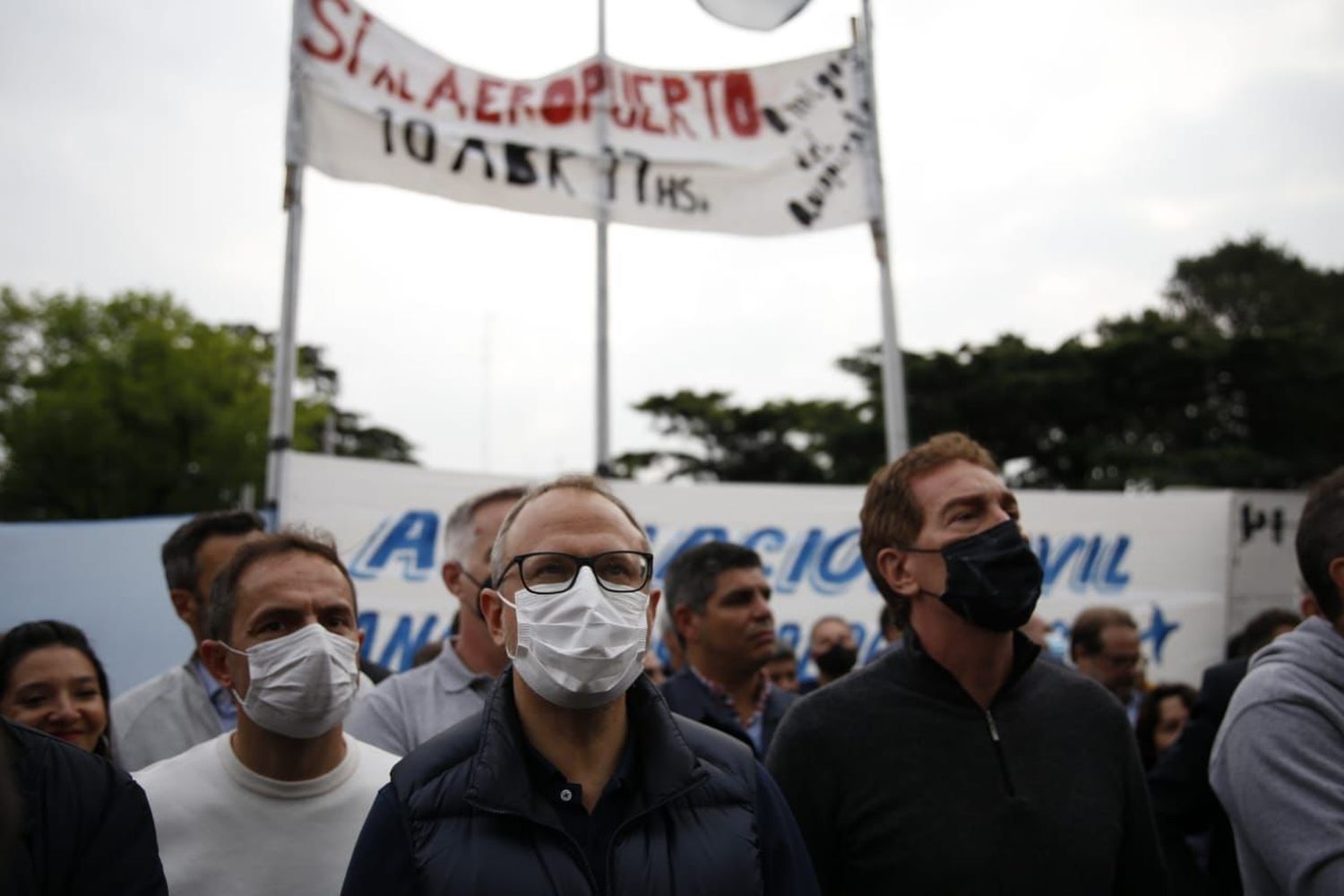 Marcha: Valenzuela junto a Santilli por la reapertura del aeropuerto El Palomar