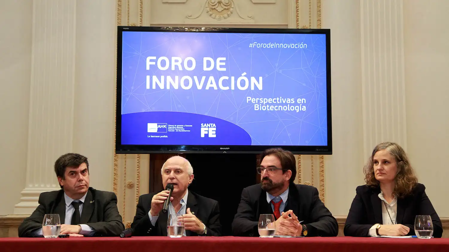 Lifschitz encabezó la apertura de un foro de innovación en biotecnología